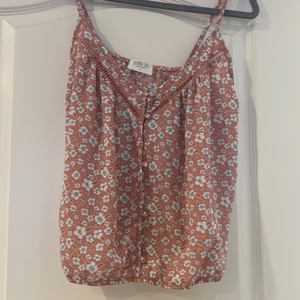 Medium size tank top perfect condition